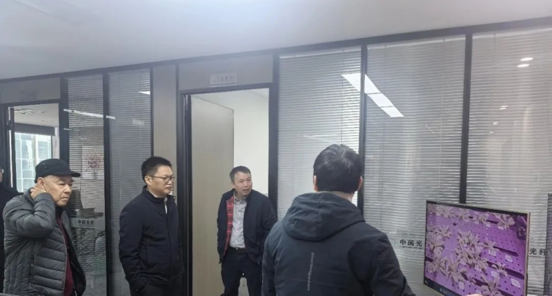 建设银行领导来访，共探高聚光纤发展前景